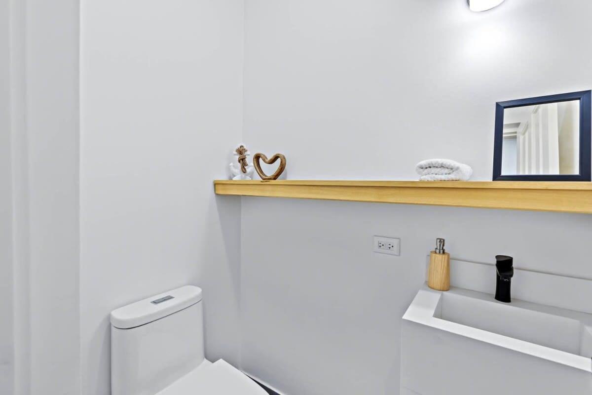 Apartment 2-bd Beauty With Pool, Walk To *