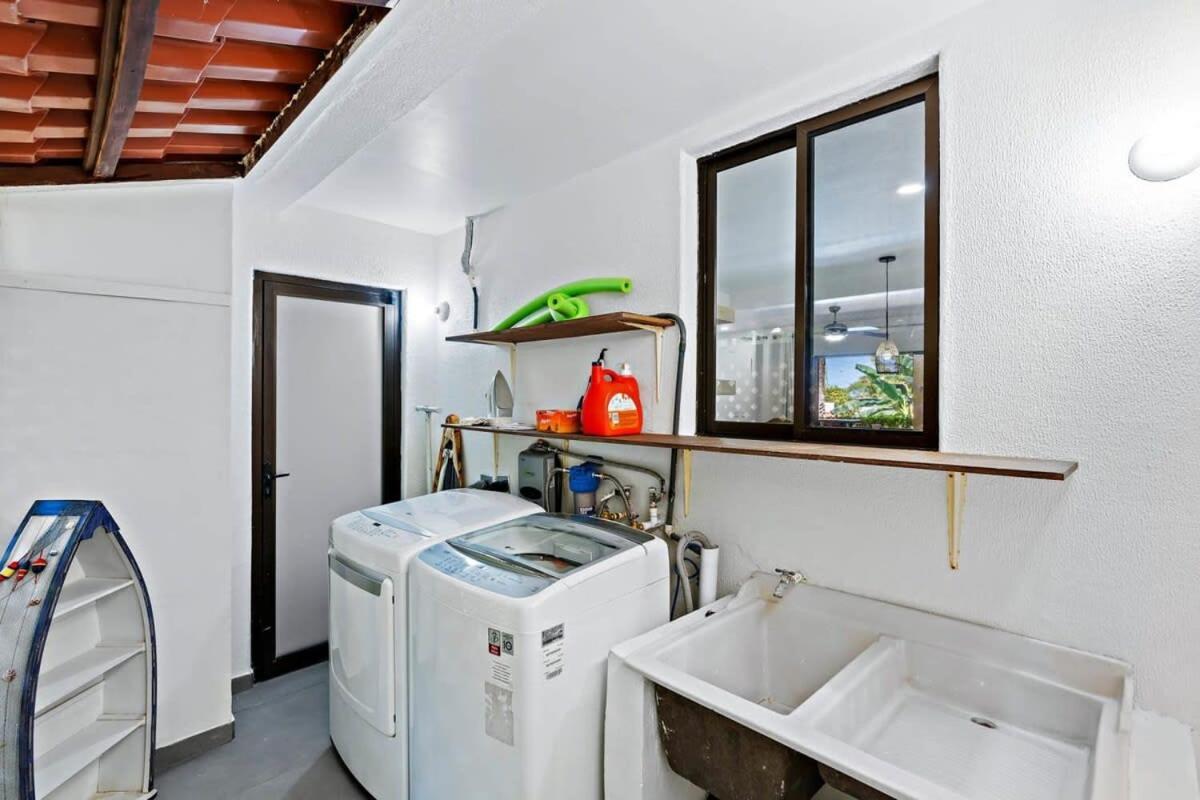 2-bd Beauty With Pool, Walk To Coco
