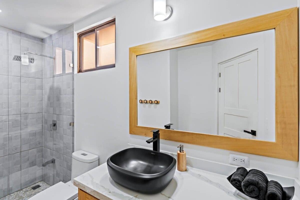 2-bd Beauty With Pool, Walk To Apartment