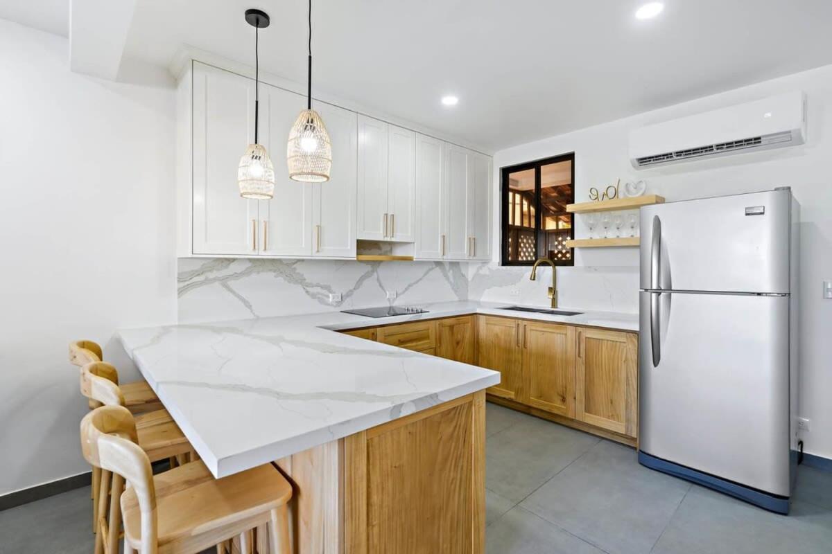 Apartment 2-bd Beauty With Pool, Walk To *