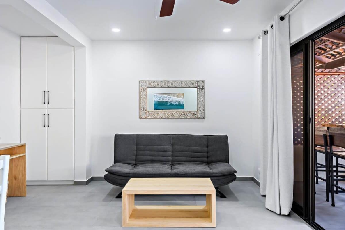 2-bd Beauty With Pool, Walk To *
