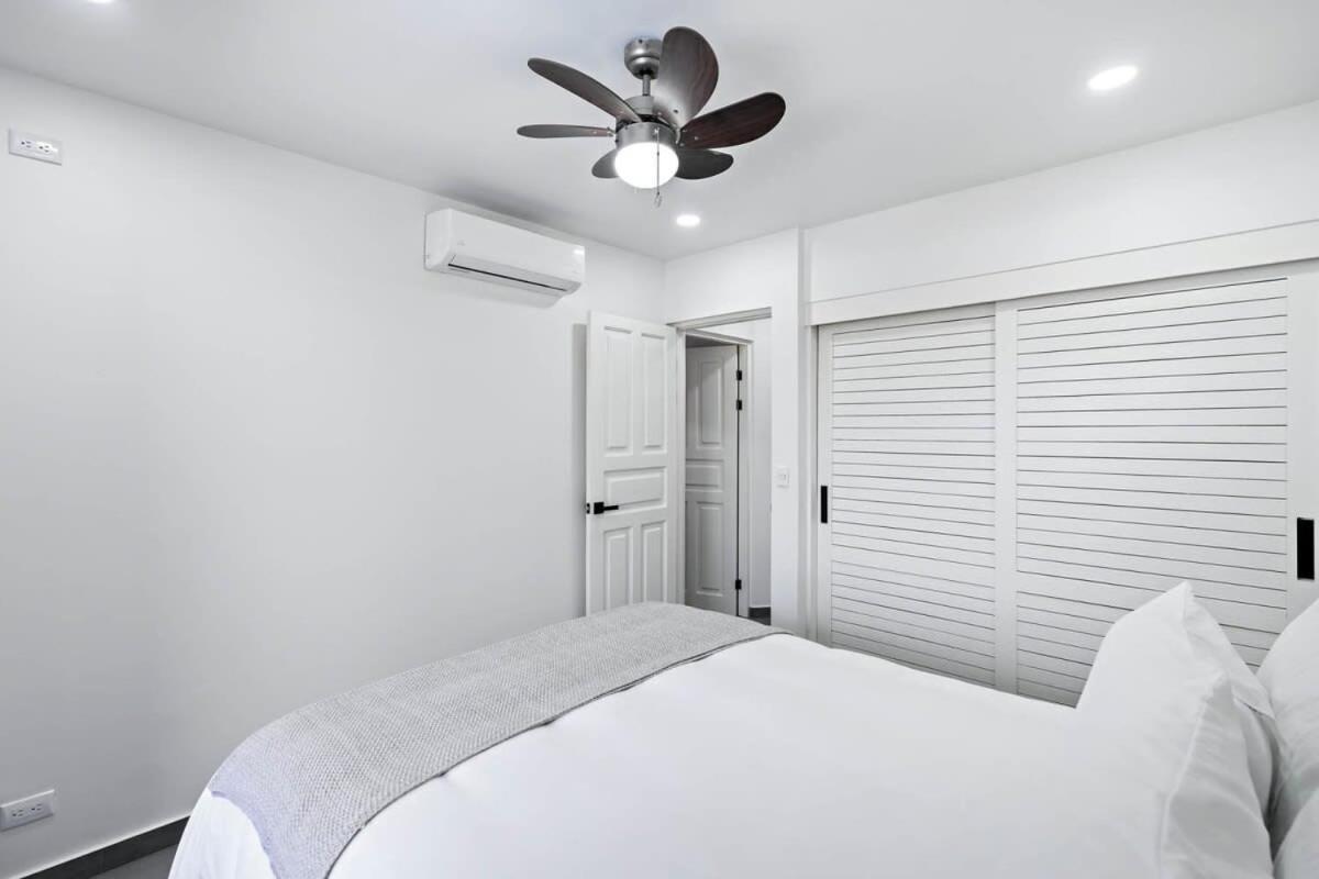 Apartment 2-bd Beauty With Pool, Walk To *