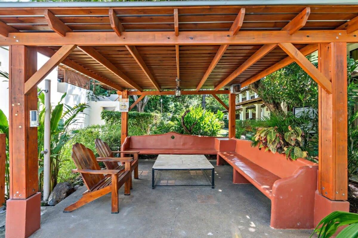 2-bd Beauty With Pool, Walk To