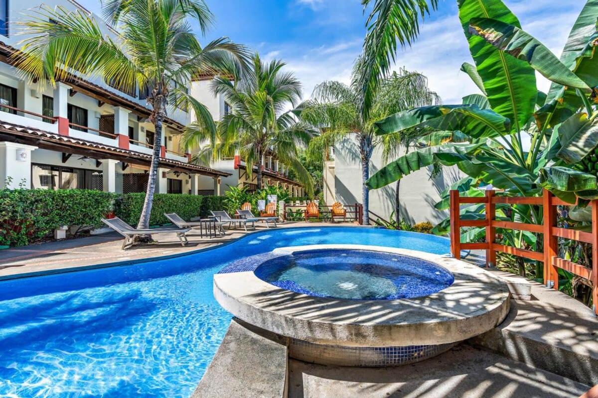 Apartment 2-bd Beauty With Pool, Walk To *