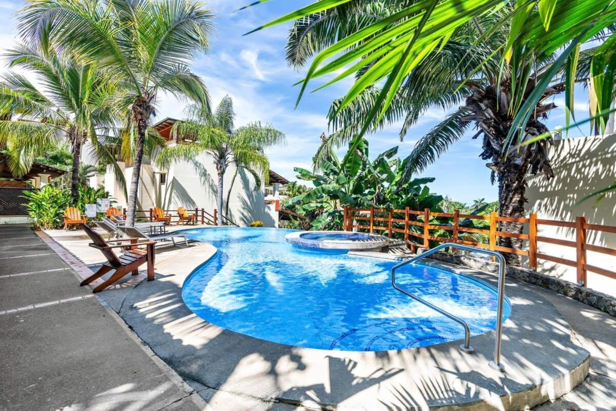 2-bd Beauty With Pool, Walk To *