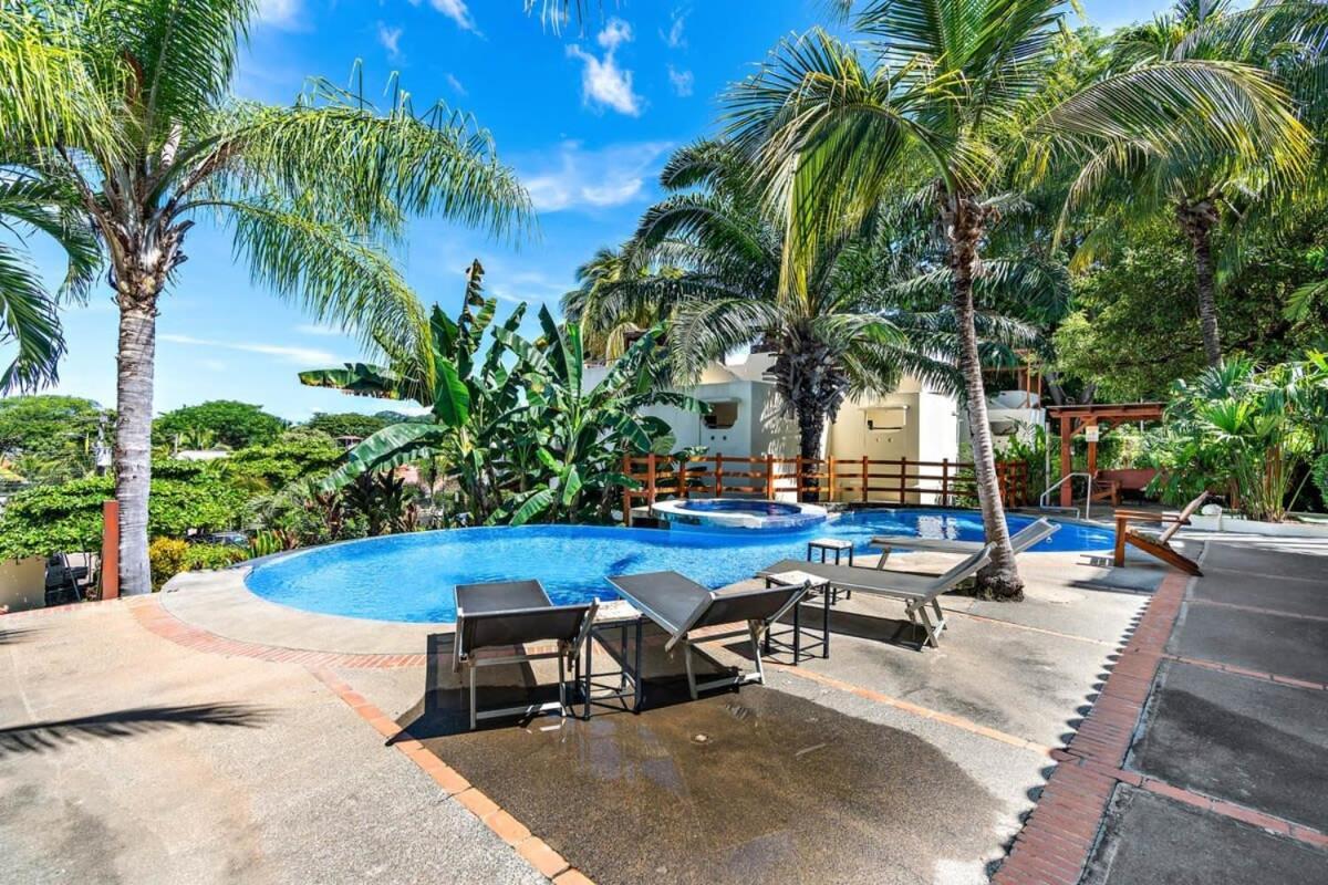 2-bd Beauty With Pool, Walk To *